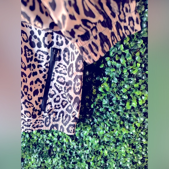 Leopard Long Sleeve Hooded Bomber Jacket w/ Pockets - Picture 4 of 6